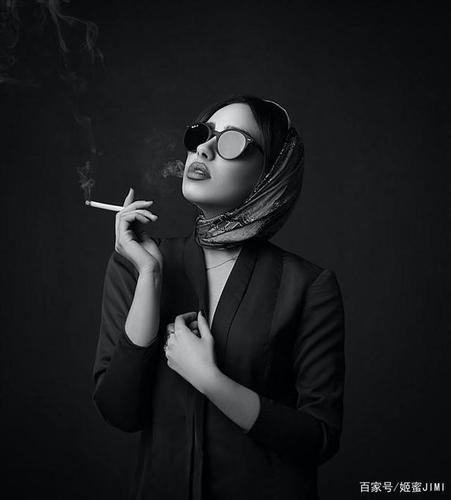 霸气图片女生抽烟图片